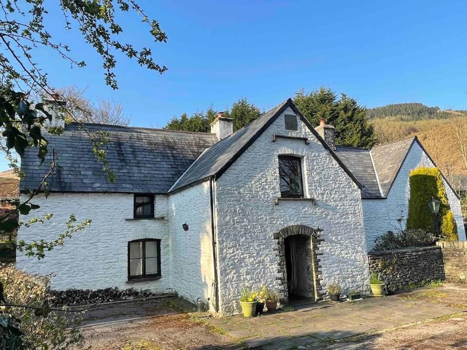 Large Historic Farmhouse In Rhondda Valley Perfect For Groups With Hot Tub Blaencwm Exterior photo