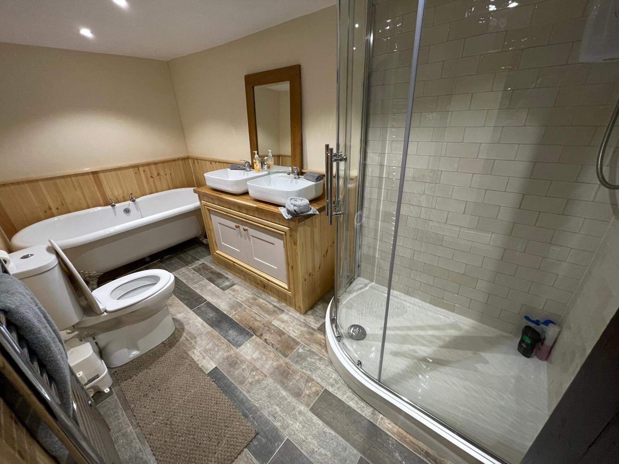 Large Historic Farmhouse In Rhondda Valley Perfect For Groups With Hot Tub Blaencwm Exterior photo