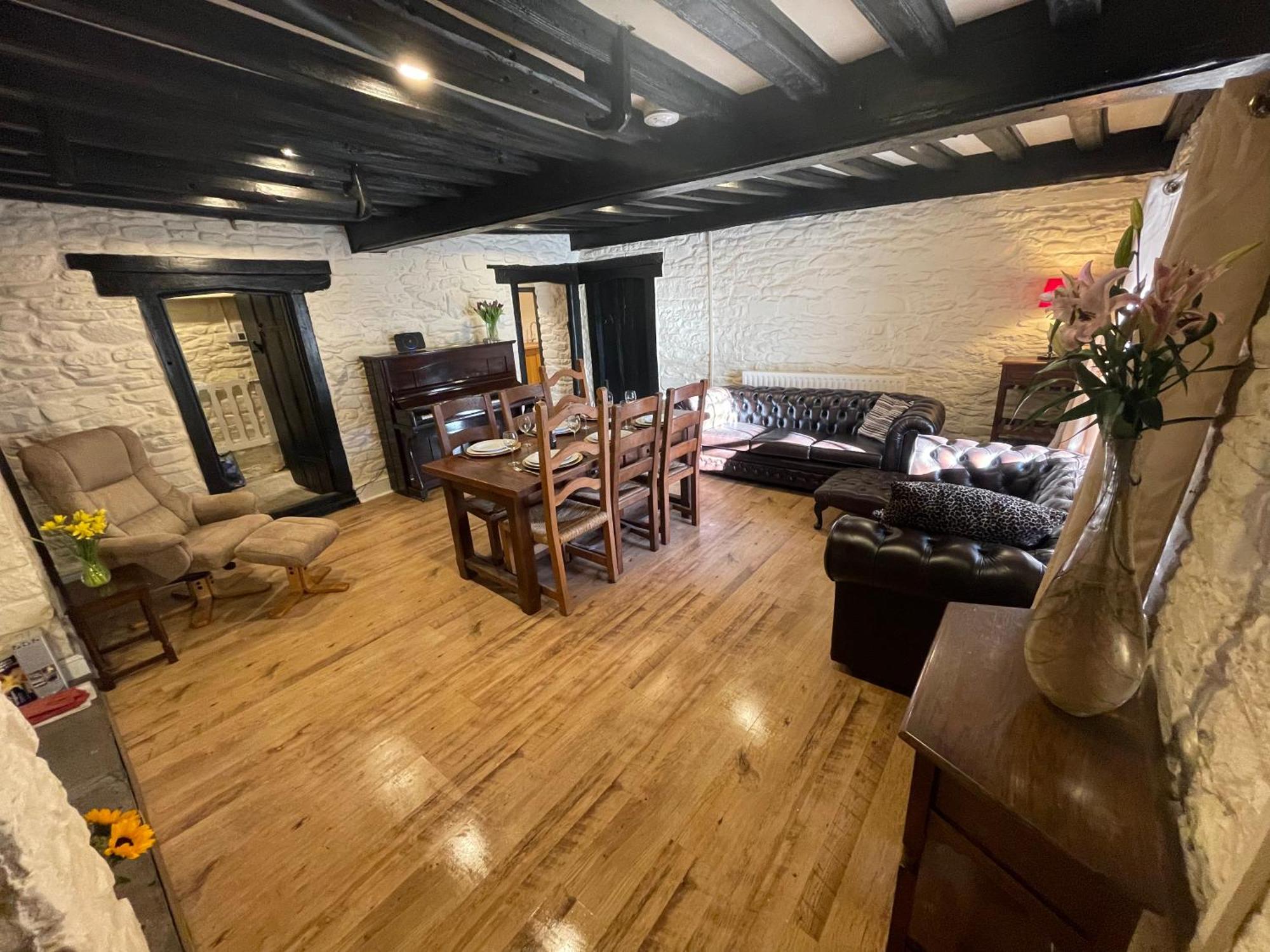 Large Historic Farmhouse In Rhondda Valley Perfect For Groups With Hot Tub Blaencwm Exterior photo