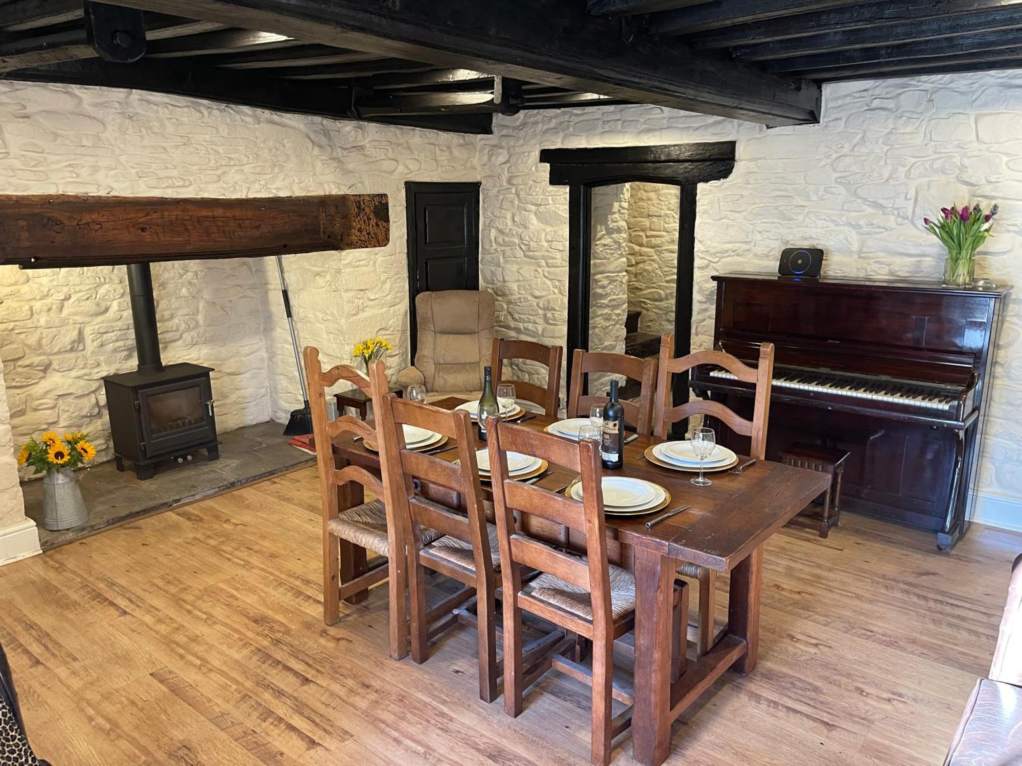 Large Historic Farmhouse In Rhondda Valley Perfect For Groups With Hot Tub Blaencwm Exterior photo